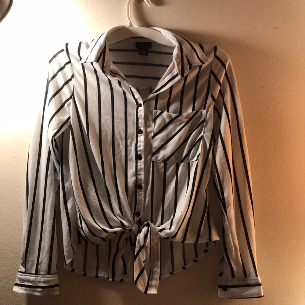 Rue21 Long Sleeve tie up blouse